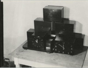 Treuhandstelle depot: Desk/Shelf clocks (source: http://collections.jewishmuseum.cz)