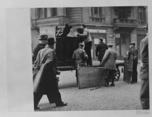 Spanish Synagogue: original furniture is moved out of the synagogue (source: http://collections.jewishmuseum.cz)
