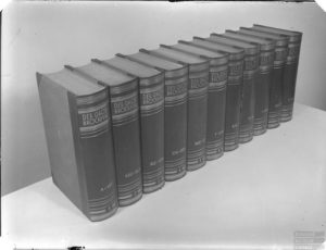 Encyclopaedia (Der Grosse Brockhaus) confiscated from Jewish households (source: http://collections.jewishmuseum.cz)