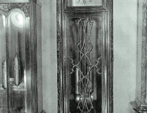 Zabavené sloupové hodiny ve skladu Treuhandstelle (zdroj: http://collections.jewishmuseum.cz)