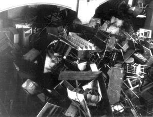 Zabavený nábytek ve skladu Treuhandstelle (zdroj: archiv Yad Vashem)